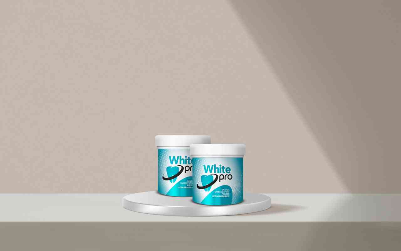 Scopri come sbiancare i denti a casa con White Pro per un sorriso perfetto
